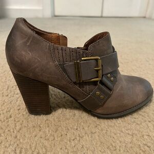 Clarke’s shoe/boot, Size 8, grey